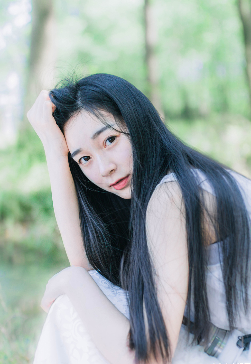 “嗯，这个我记得，叔至还曾问过是否趁机攻入柴桑。”诸葛亮闻言点点头道，言语中也有些无奈，如果换个时机或者局势，那的确是打入江东的一个好机会，至少占据了江夏和柴桑这两处地方，等于是把江东的门户握在手里，江东水军是厉害，但他们完全可以避开水军的弱点，由柴桑走陆路打进江东，可惜眼下的局势不允许，除非有十足的把握能在短时间内把江东给收拾了，否则，只会让双方本就已经降到冰点的关系彻底破裂，再也没有转圜的余地。